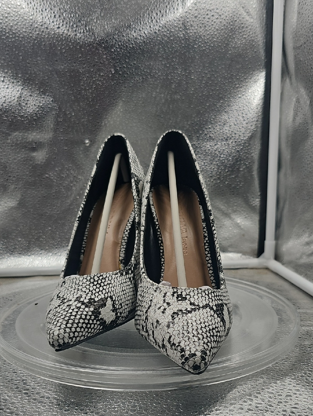 R Black And White Snake Pu Wild Diva heels Size 6 1/2 - Picture 7 of 13